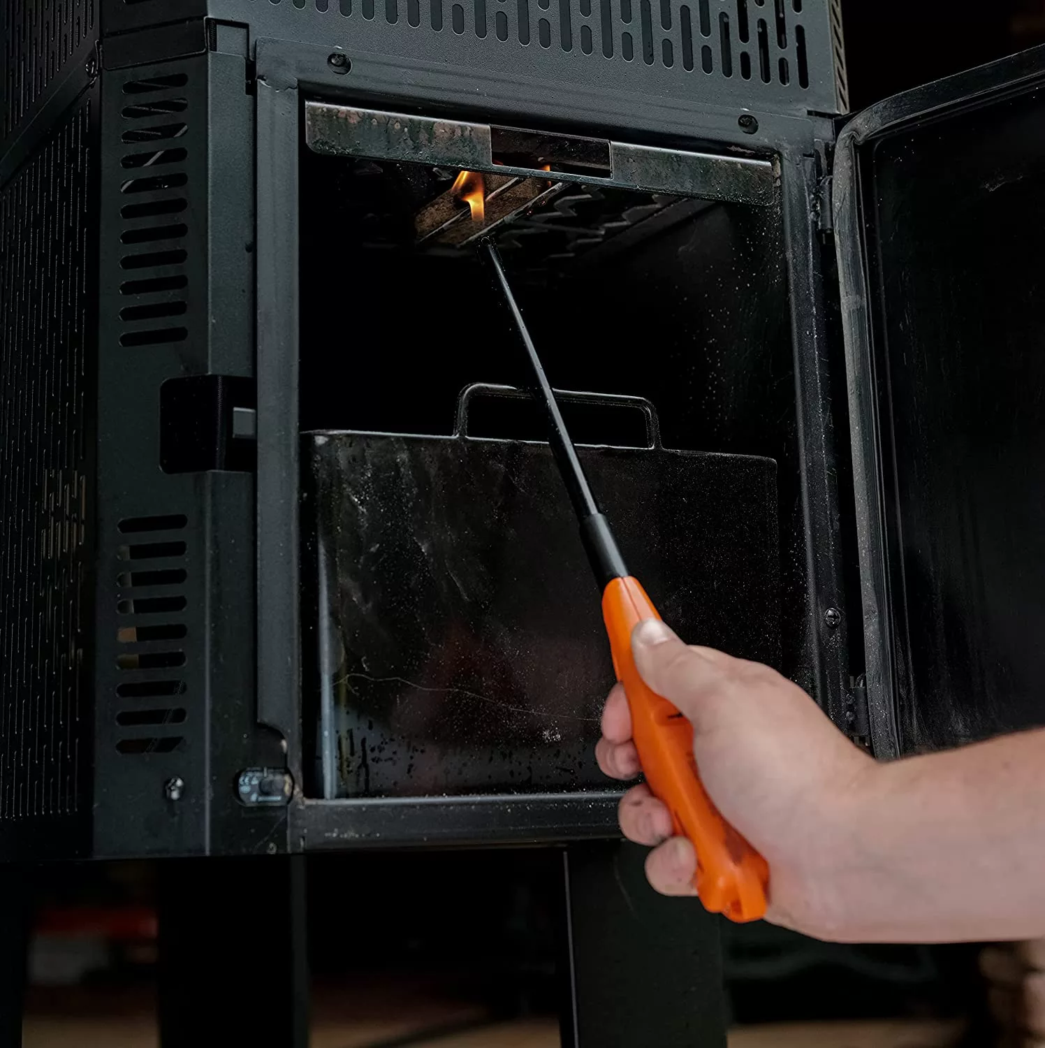 Masterbuilt Gravity Series 800 Digital Charcoal Griddle Grill W/ Smoker 3 Masterbuilt Gravity Series 800 Digital Charcoal Griddle Grill W/ Smoker - Image 3